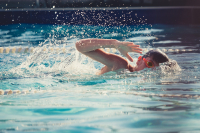 Nauka pływania w różnych grupach wiekowych- skuteczny program szkoleniowy